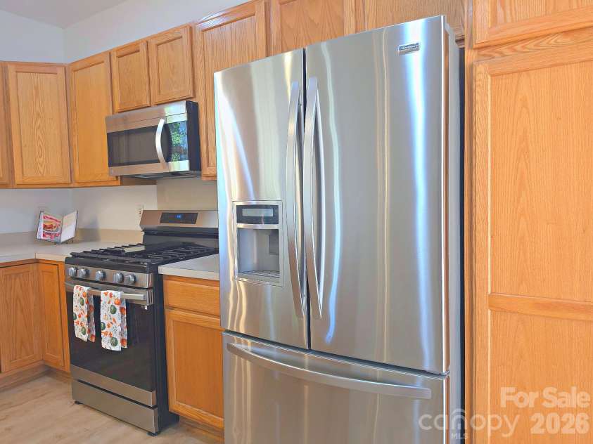5708 Falls Ridge Lane, Charlotte, NC 28269.  MLS# CAR4432881, YatesRealty ID 55652. 
