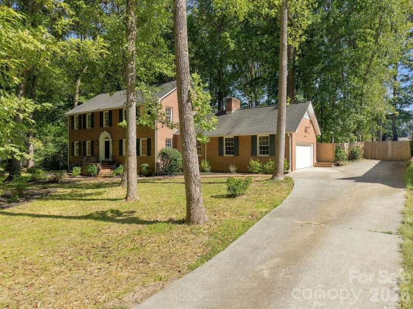 321 Camelot Drive, Salisbury, NC 28144.  MLS# CAR4432322, YatesRealty ID 55657. 