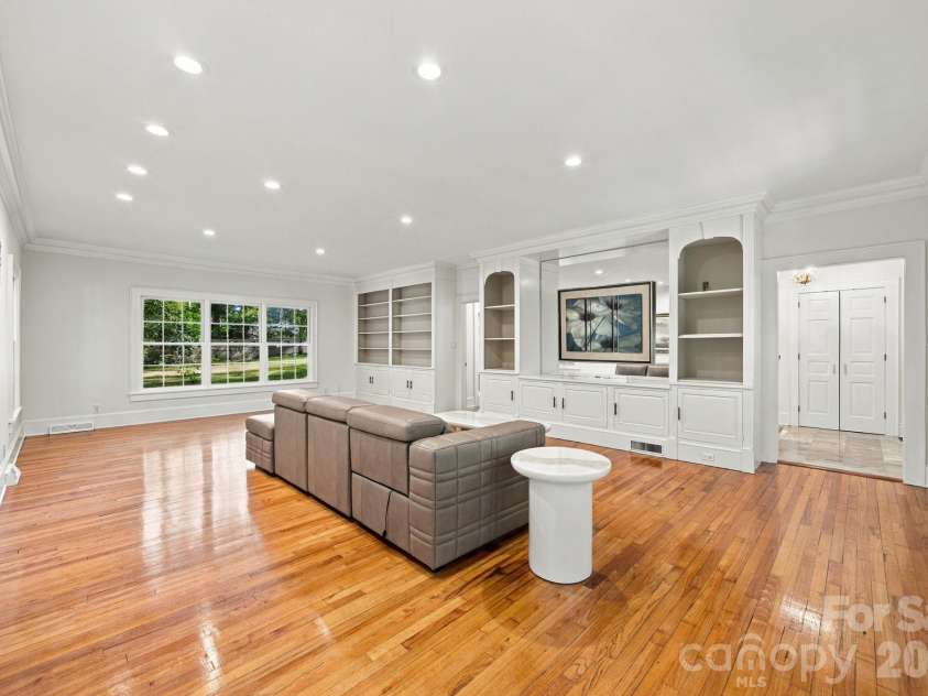321 Camelot Drive, Salisbury, NC 28144.  MLS# CAR4432322, YatesRealty ID 55657. 