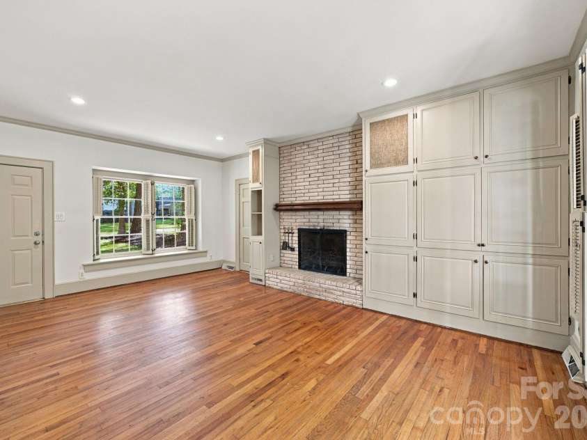 321 Camelot Drive, Salisbury, NC 28144.  MLS# CAR4432322, YatesRealty ID 55657. 