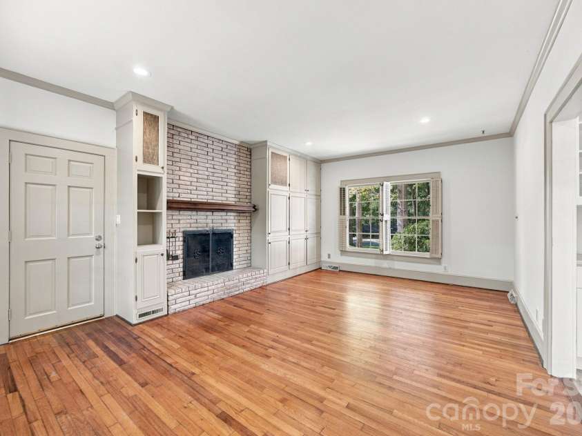 321 Camelot Drive, Salisbury, NC 28144.  MLS# CAR4432322, YatesRealty ID 55657. 