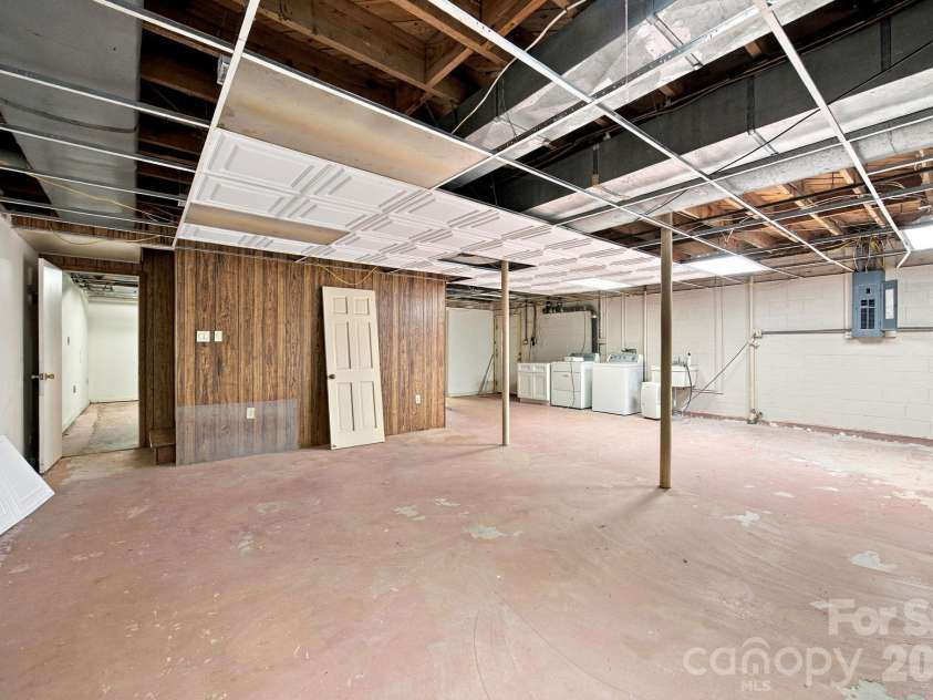 321 Camelot Drive, Salisbury, NC 28144.  MLS# CAR4432322, YatesRealty ID 55657. 
