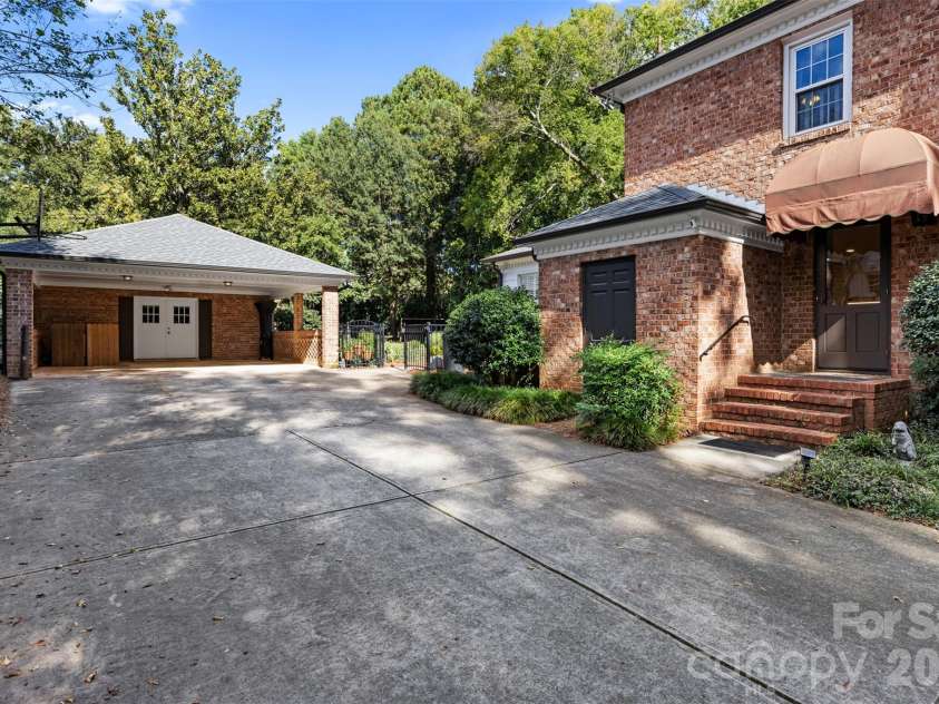 2920 Wickersham Road, Charlotte, NC 28211.  MLS# CAR4432477, YatesRealty ID 55659. 