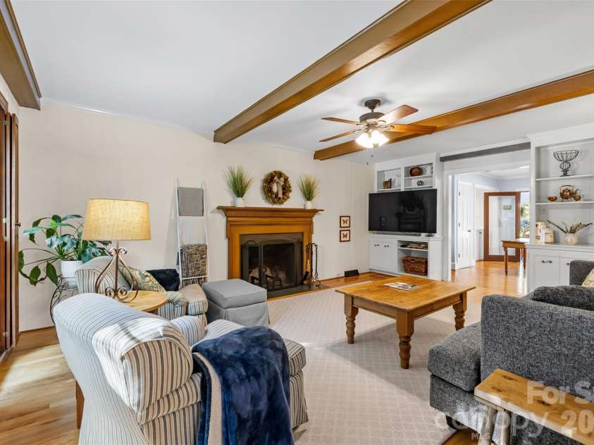 2920 Wickersham Road, Charlotte, NC 28211.  MLS# CAR4432477, YatesRealty ID 55659. 