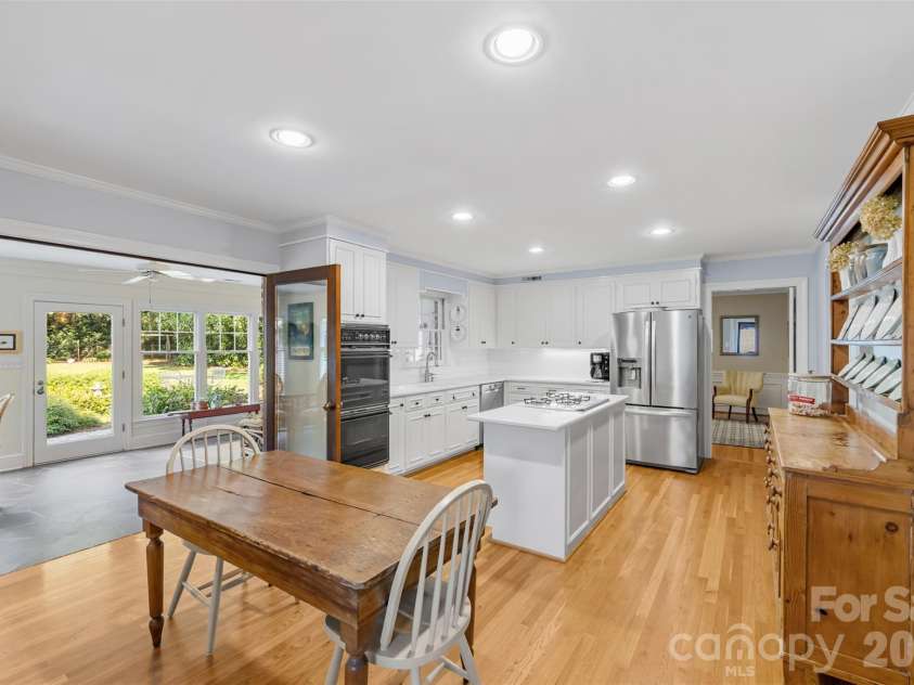 2920 Wickersham Road, Charlotte, NC 28211.  MLS# CAR4432477, YatesRealty ID 55659. 