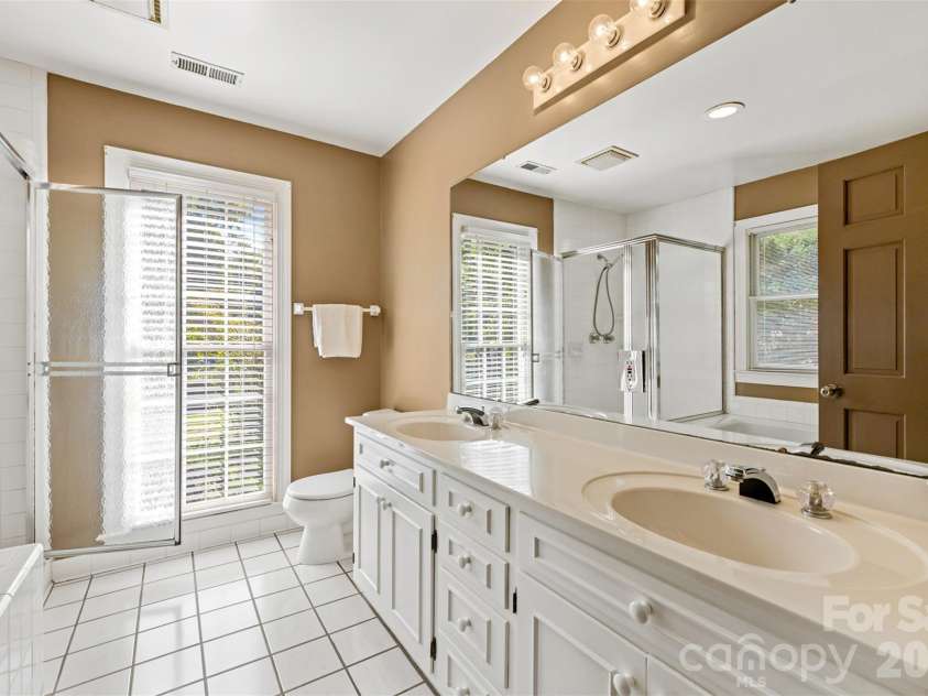 2920 Wickersham Road, Charlotte, NC 28211.  MLS# CAR4432477, YatesRealty ID 55659. 