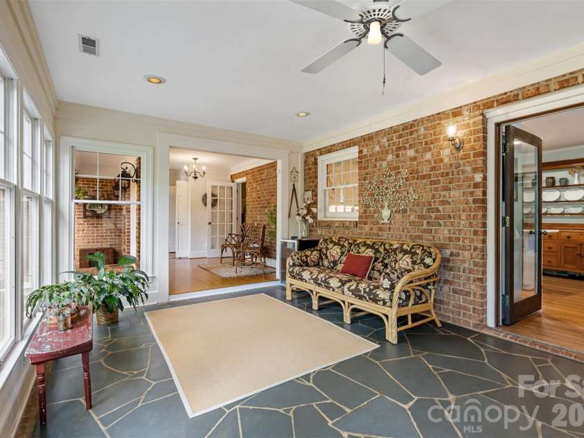 2920 Wickersham Road, Charlotte, NC 28211.  MLS# CAR4432477, YatesRealty ID 55659. 