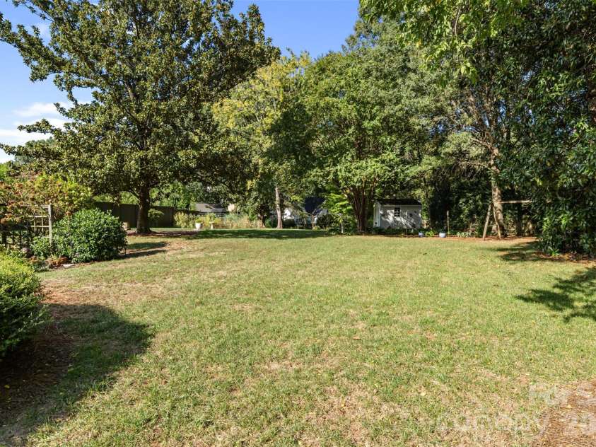 2920 Wickersham Road, Charlotte, NC 28211.  MLS# CAR4432477, YatesRealty ID 55659. 