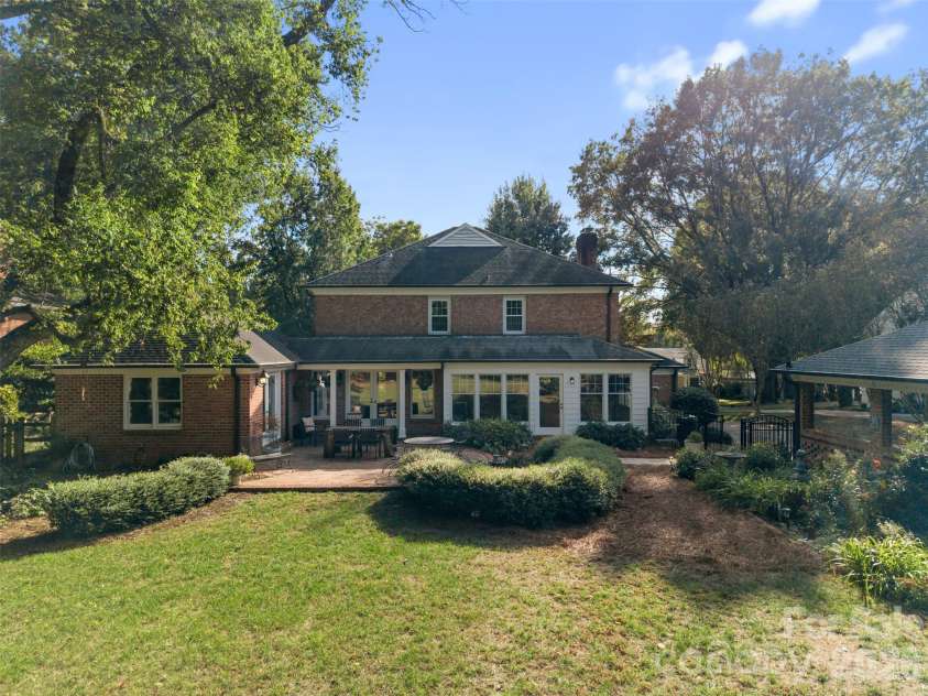 2920 Wickersham Road, Charlotte, NC 28211.  MLS# CAR4432477, YatesRealty ID 55659. 