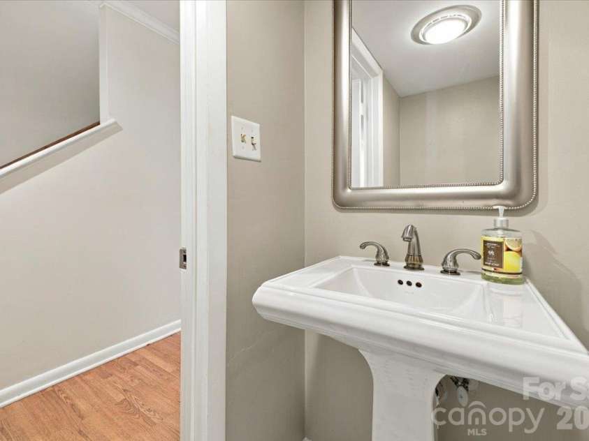 5805 Sharon Road, Charlotte, NC 28210.  MLS# CAR4432363, YatesRealty ID 55662. Main level powder room