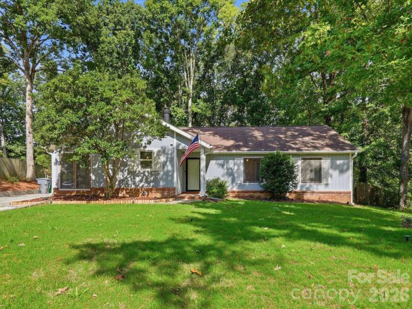 10702 Kingfisher Drive, Charlotte, NC 28226.  MLS# CAR4432057, YatesRealty ID 55663. 