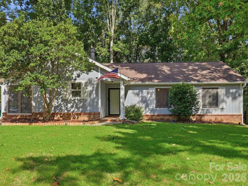 10702 Kingfisher Drive, Charlotte, NC 28226.  MLS# CAR4432057, YatesRealty ID 55663. 