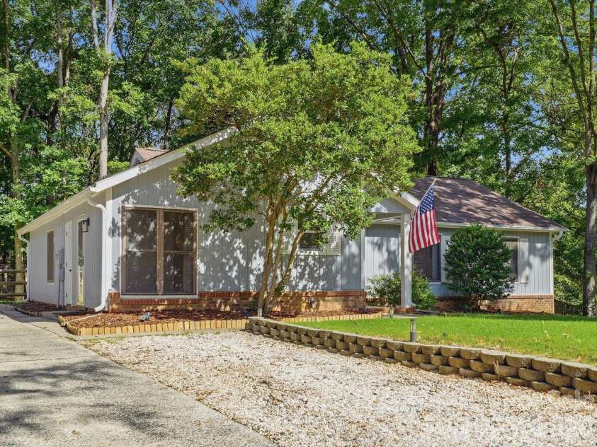10702 Kingfisher Drive, Charlotte, NC 28226.  MLS# CAR4432057, YatesRealty ID 55663. 