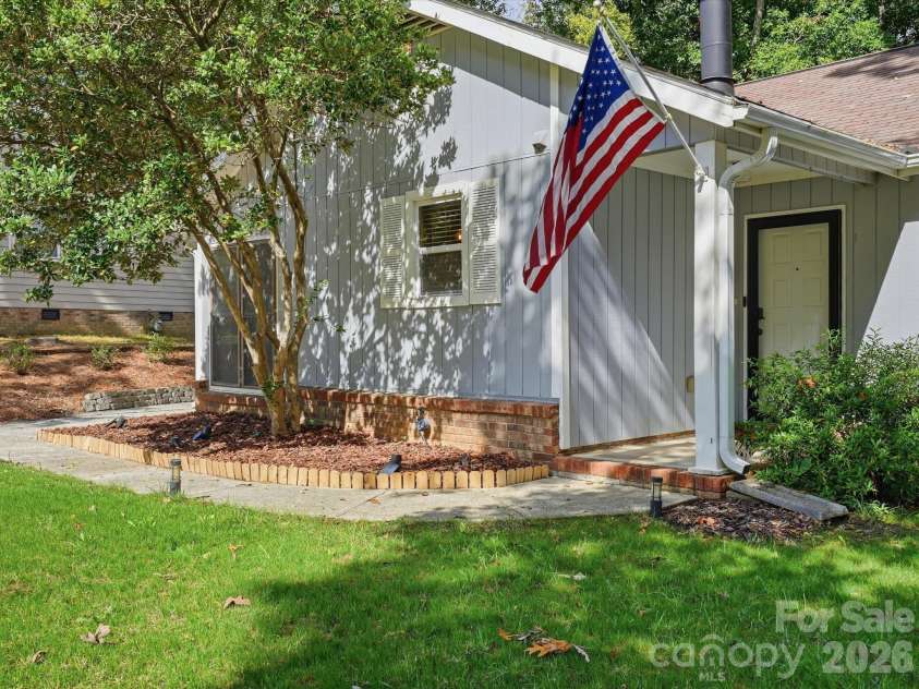 10702 Kingfisher Drive, Charlotte, NC 28226.  MLS# CAR4432057, YatesRealty ID 55663. 