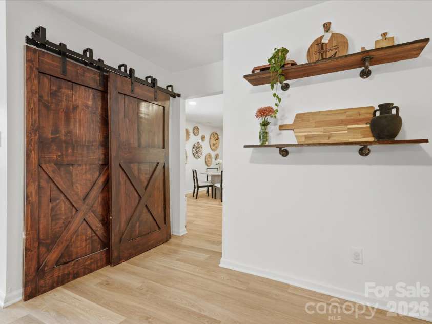 10702 Kingfisher Drive, Charlotte, NC 28226.  MLS# CAR4432057, YatesRealty ID 55663. 
