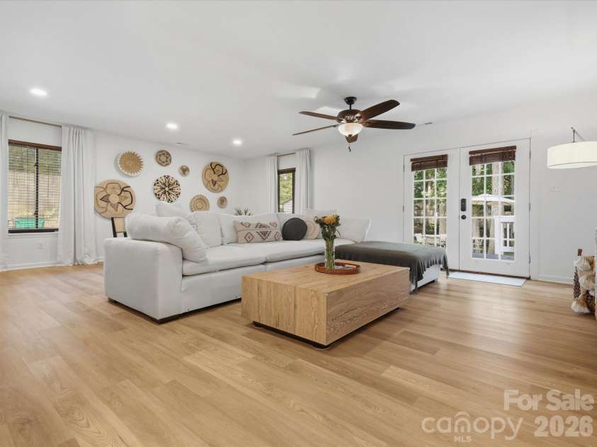 10702 Kingfisher Drive, Charlotte, NC 28226.  MLS# CAR4432057, YatesRealty ID 55663. 