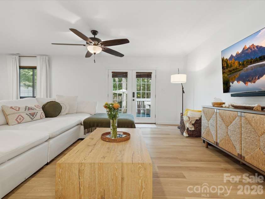 10702 Kingfisher Drive, Charlotte, NC 28226.  MLS# CAR4432057, YatesRealty ID 55663. 