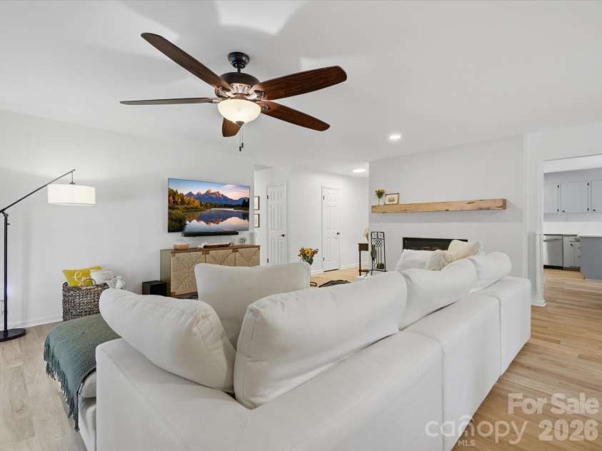 10702 Kingfisher Drive, Charlotte, NC 28226.  MLS# CAR4432057, YatesRealty ID 55663. 