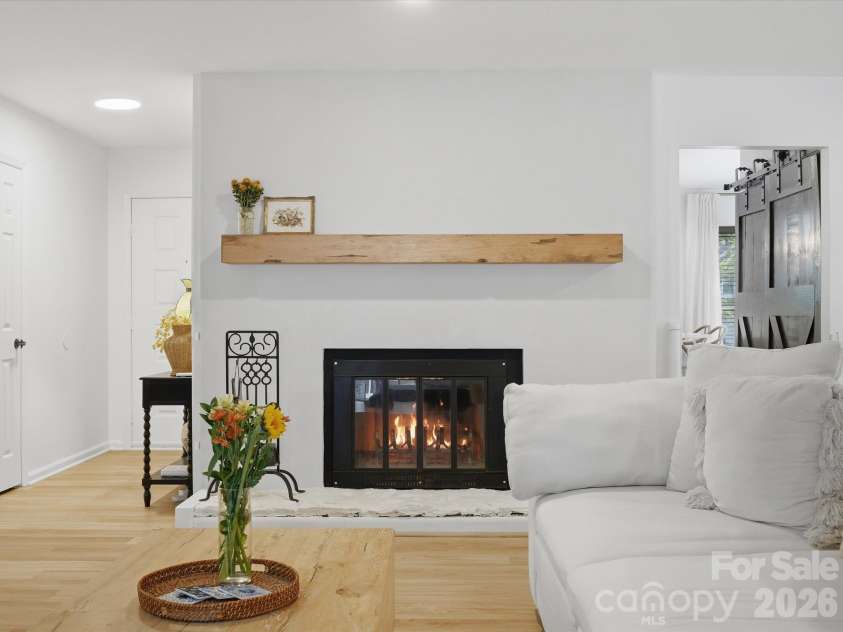 10702 Kingfisher Drive, Charlotte, NC 28226.  MLS# CAR4432057, YatesRealty ID 55663. 