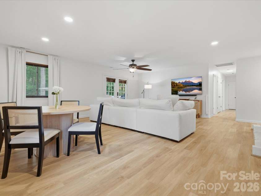 10702 Kingfisher Drive, Charlotte, NC 28226.  MLS# CAR4432057, YatesRealty ID 55663. 