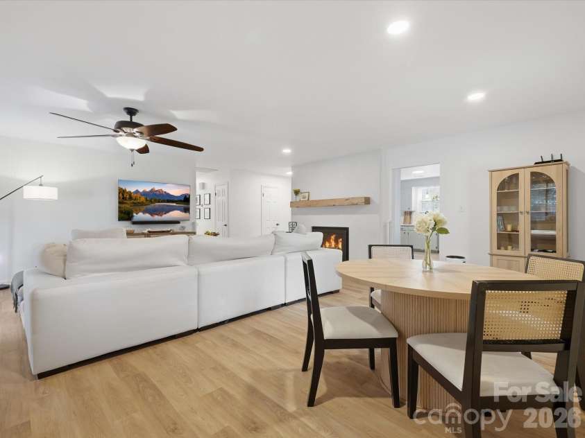 10702 Kingfisher Drive, Charlotte, NC 28226.  MLS# CAR4432057, YatesRealty ID 55663. 