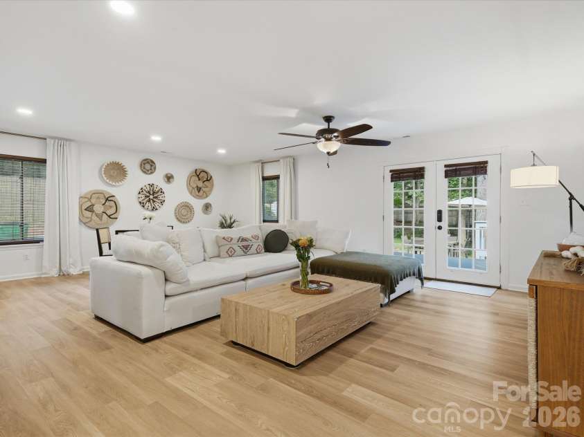 10702 Kingfisher Drive, Charlotte, NC 28226.  MLS# CAR4432057, YatesRealty ID 55663. 
