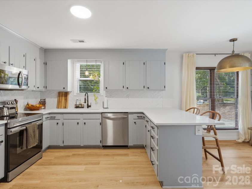 10702 Kingfisher Drive, Charlotte, NC 28226.  MLS# CAR4432057, YatesRealty ID 55663. 