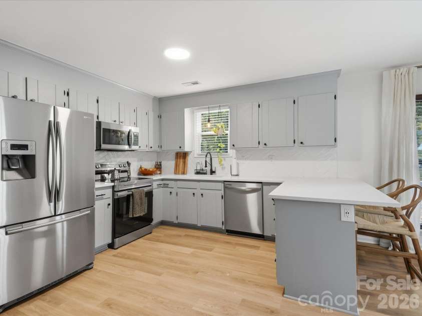 10702 Kingfisher Drive, Charlotte, NC 28226.  MLS# CAR4432057, YatesRealty ID 55663. 