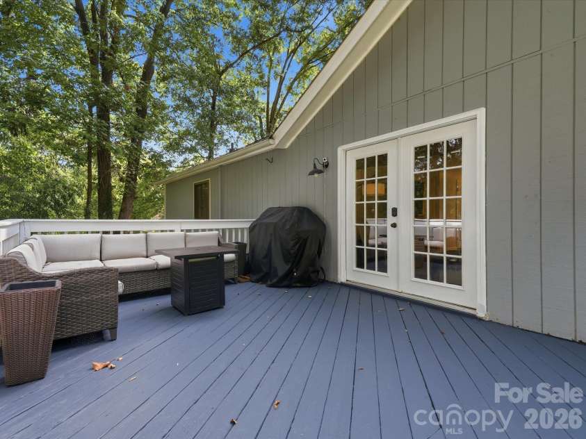 10702 Kingfisher Drive, Charlotte, NC 28226.  MLS# CAR4432057, YatesRealty ID 55663. 