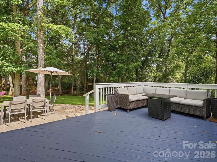 10702 Kingfisher Drive, Charlotte, NC 28226.  MLS# CAR4432057, YatesRealty ID 55663. 