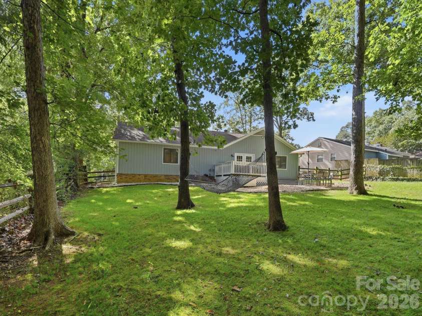 10702 Kingfisher Drive, Charlotte, NC 28226.  MLS# CAR4432057, YatesRealty ID 55663. 