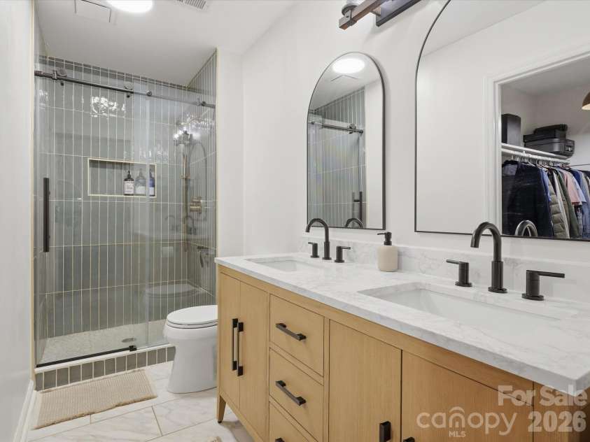 10702 Kingfisher Drive, Charlotte, NC 28226.  MLS# CAR4432057, YatesRealty ID 55663. 