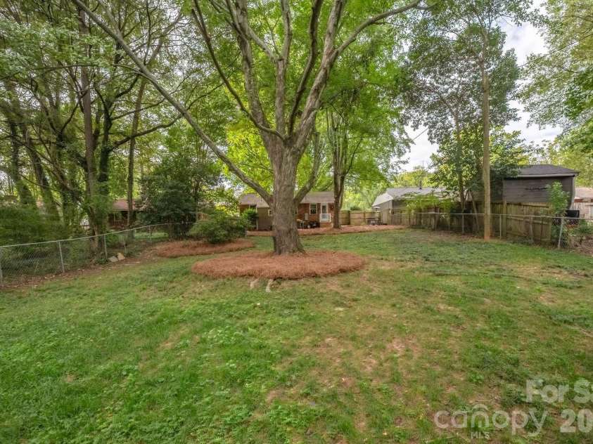 4805 Murrayhill Road, Charlotte, NC 28209.  MLS# CAR4431947, YatesRealty ID 55669. Backyard