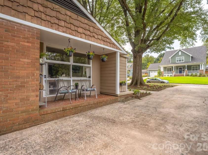 4805 Murrayhill Road, Charlotte, NC 28209.  MLS# CAR4431947, YatesRealty ID 55669. Covered front porch