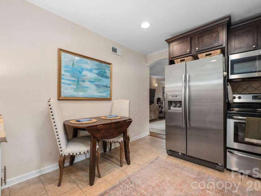 4805 Murrayhill Road, Charlotte, NC 28209.  MLS# CAR4431947, YatesRealty ID 55669. Dining area