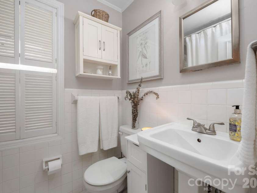 4805 Murrayhill Road, Charlotte, NC 28209.  MLS# CAR4431947, YatesRealty ID 55669. Full bath