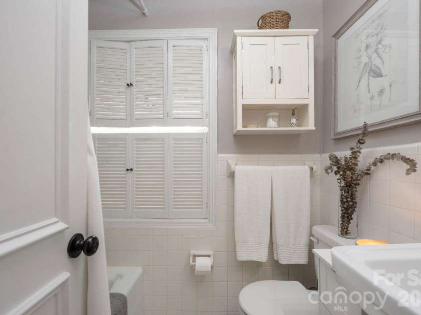 4805 Murrayhill Road, Charlotte, NC 28209.  MLS# CAR4431947, YatesRealty ID 55669. Full bath