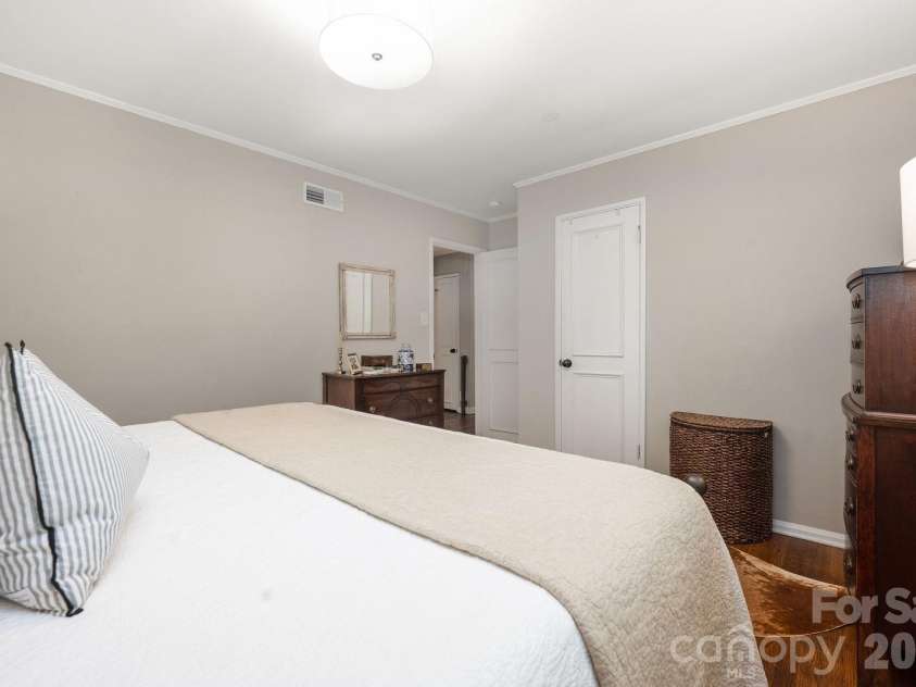 4805 Murrayhill Road, Charlotte, NC 28209.  MLS# CAR4431947, YatesRealty ID 55669. Primary bedroom