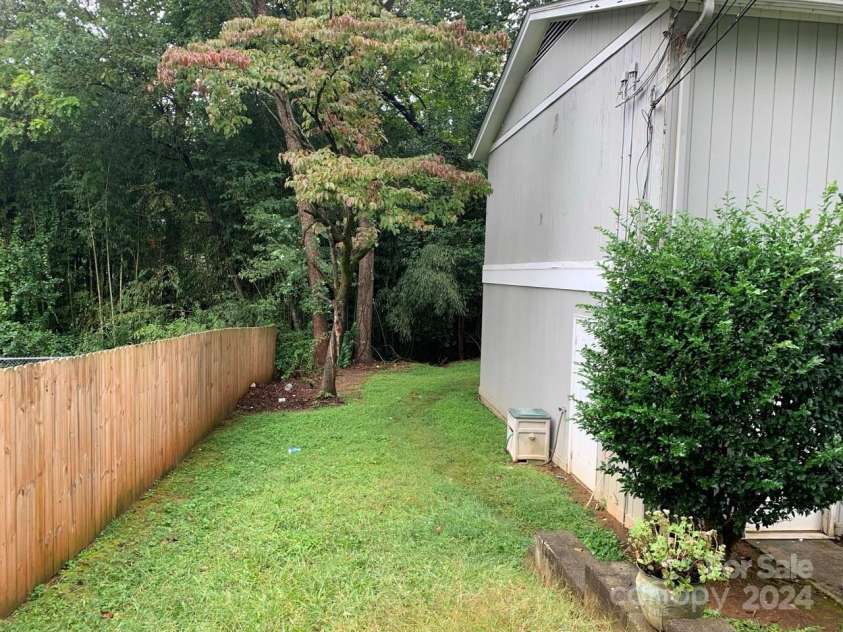 302 22nd Avenue, Hickory, NC 28601.  MLS# CAR4184359, YatesRealty ID 5567. 