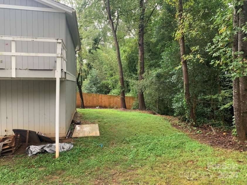 302 22nd Avenue, Hickory, NC 28601.  MLS# CAR4184359, YatesRealty ID 5567. 