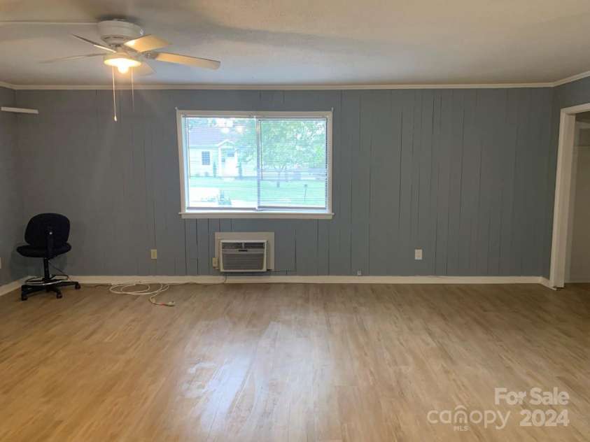 302 22nd Avenue, Hickory, NC 28601.  MLS# CAR4184359, YatesRealty ID 5567. 