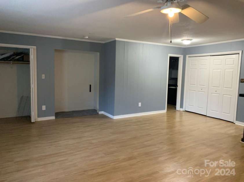 302 22nd Avenue, Hickory, NC 28601.  MLS# CAR4184359, YatesRealty ID 5567. 