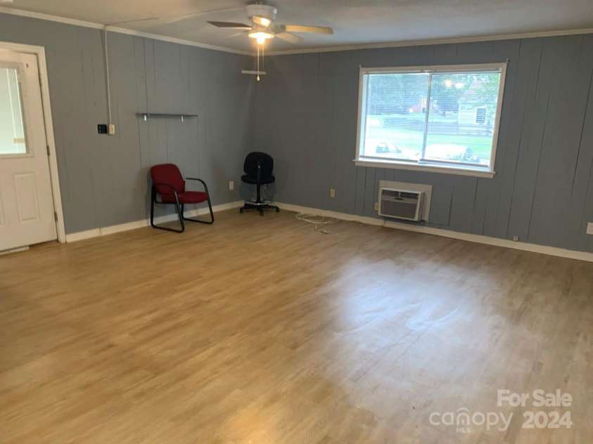 302 22nd Avenue, Hickory, NC 28601.  MLS# CAR4184359, YatesRealty ID 5567. 
