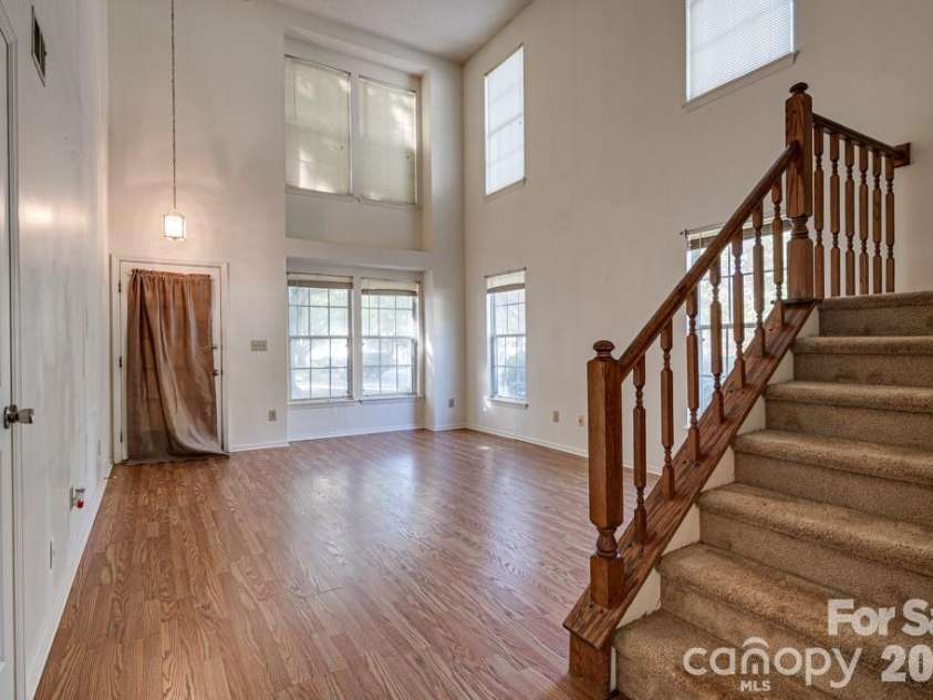 6844 Shiloh Ridge Lane, Charlotte, NC 28212.  MLS# CAR4431886, YatesRealty ID 55670. 