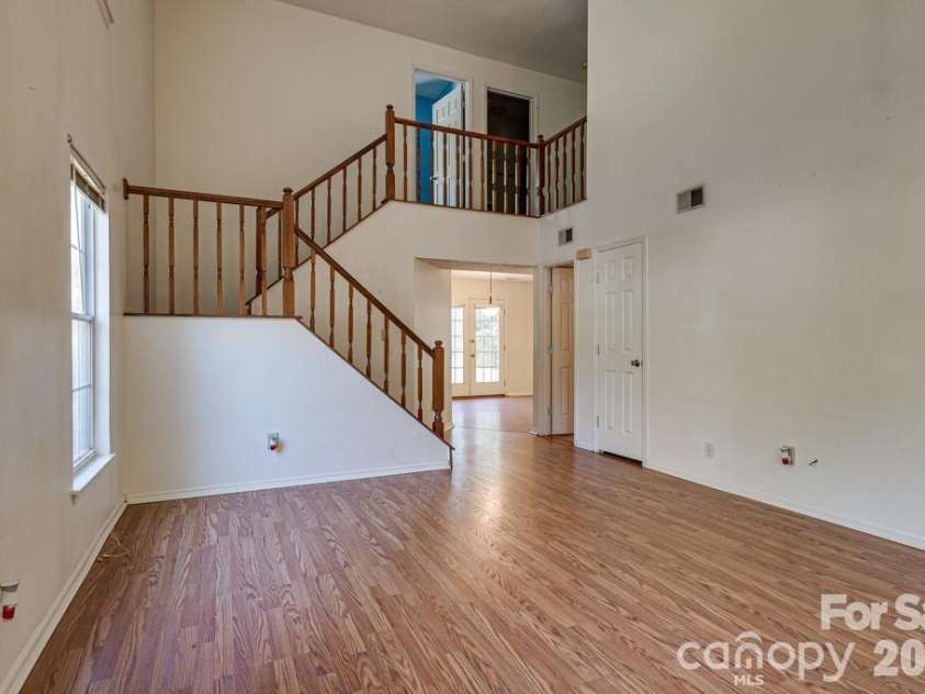 6844 Shiloh Ridge Lane, Charlotte, NC 28212.  MLS# CAR4431886, YatesRealty ID 55670. 