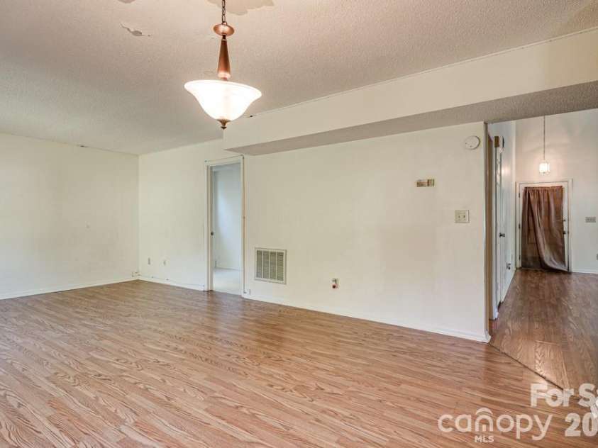 6844 Shiloh Ridge Lane, Charlotte, NC 28212.  MLS# CAR4431886, YatesRealty ID 55670. 