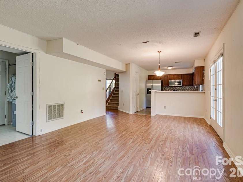 6844 Shiloh Ridge Lane, Charlotte, NC 28212.  MLS# CAR4431886, YatesRealty ID 55670. 