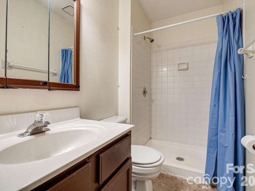 6844 Shiloh Ridge Lane, Charlotte, NC 28212.  MLS# CAR4431886, YatesRealty ID 55670. 