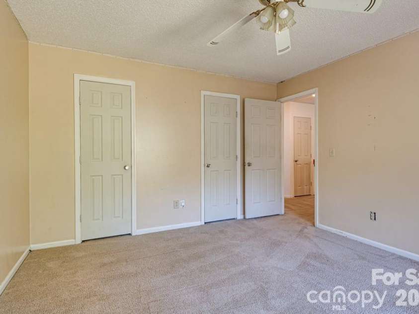 6844 Shiloh Ridge Lane, Charlotte, NC 28212.  MLS# CAR4431886, YatesRealty ID 55670. 