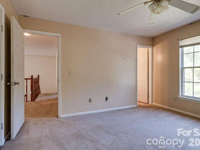 6844 Shiloh Ridge Lane, Charlotte, NC 28212.  MLS# CAR4431886, YatesRealty ID 55670. 